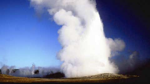 Old Faithful erupting, Yellowstone National Park, Wyoming. (Thinkstock)