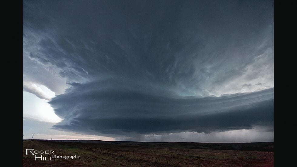 The early stages of a rotating supercell thunderstorm southeast of Arnett, Okla., on April 22, 2013. (Roger Hill Photography)