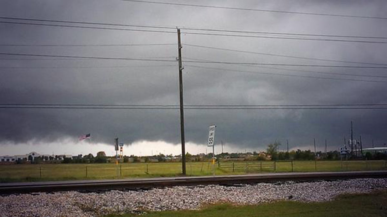 Dark clouds loom over Katy, Texas on Monday, Oct. 13, 2014. (@AtomikDrop/twitter.com)
