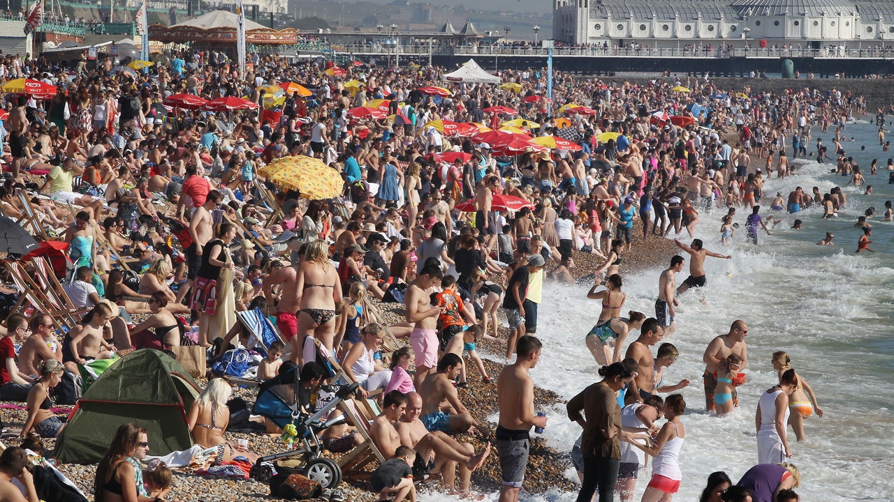 6crowdedbeach_brighton.jpg