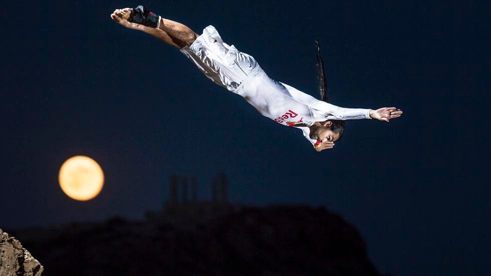 Orlando Duque dives during a full moon in Cape Sounio, Greece on August 21, 2013. (Samo Vidic/Red Bull Content Pool)