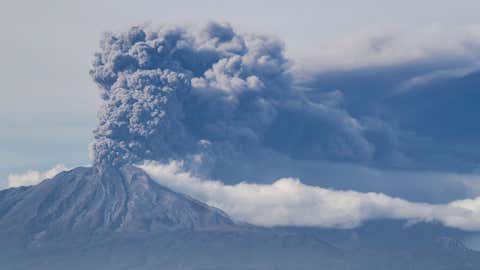 A thick plume pours from the Calbuco volcano, near Puerto Varas, Chile, Thursday, April 30, 2015. (AP Photo/David Cortes Serey/ Agencia Uno)