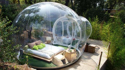 Guests of the Attrap'Reves Bubble Hotel in France sleep in transparent pods that provide amazing views of their surroundings and the open night sky. (Photo: Attrap'Reves/ www.attrap-reves.com)