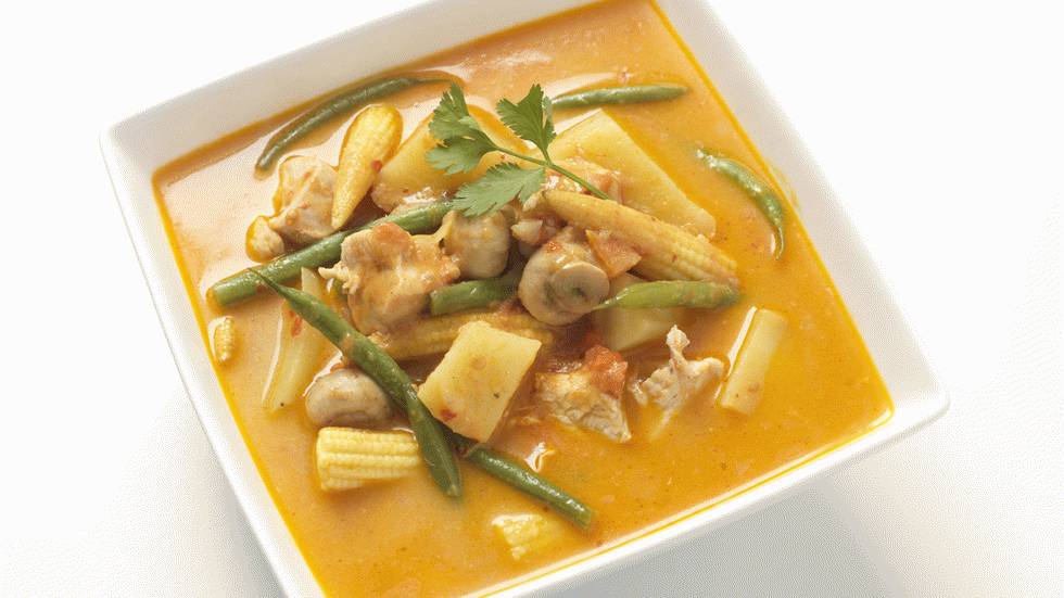 C) A spicy vindaloo curry. Chillies can stimulate heat receptors in the mouth to enhance circulation and cause sweating, which cools the body down.