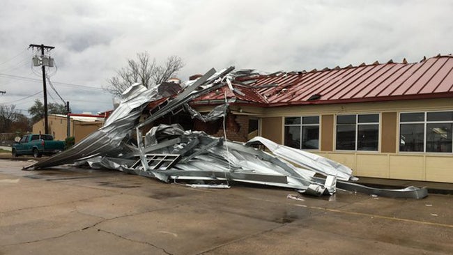 Metal from Speedy Pete's Car Wash hit the Pizza Hut in Alexandria, Louisiana, Monday as severe weather moved through the area. (Courtesy of The Town Talk)