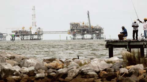 dauphinisland-oilrig