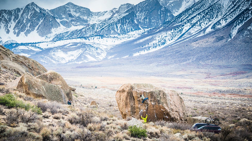 People bouldering in Bishop, Calif. (Jeremiah Watt)