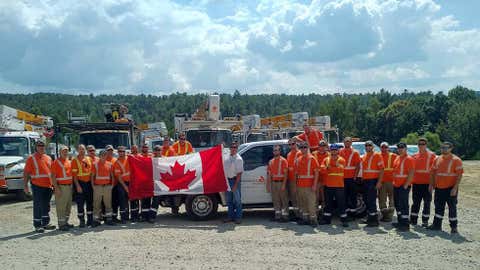 Hydro Ottawa crews gather for a photo after helping restore power to Clayton, Georgia area affected by Hurricane Irma. (Hydro Ottawa Twitter)