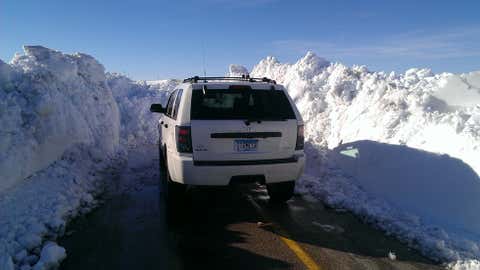 A view of the roads in South Dakota after Atlas dumped up to four feet of snow on the state. (stormchasingvideo.com)