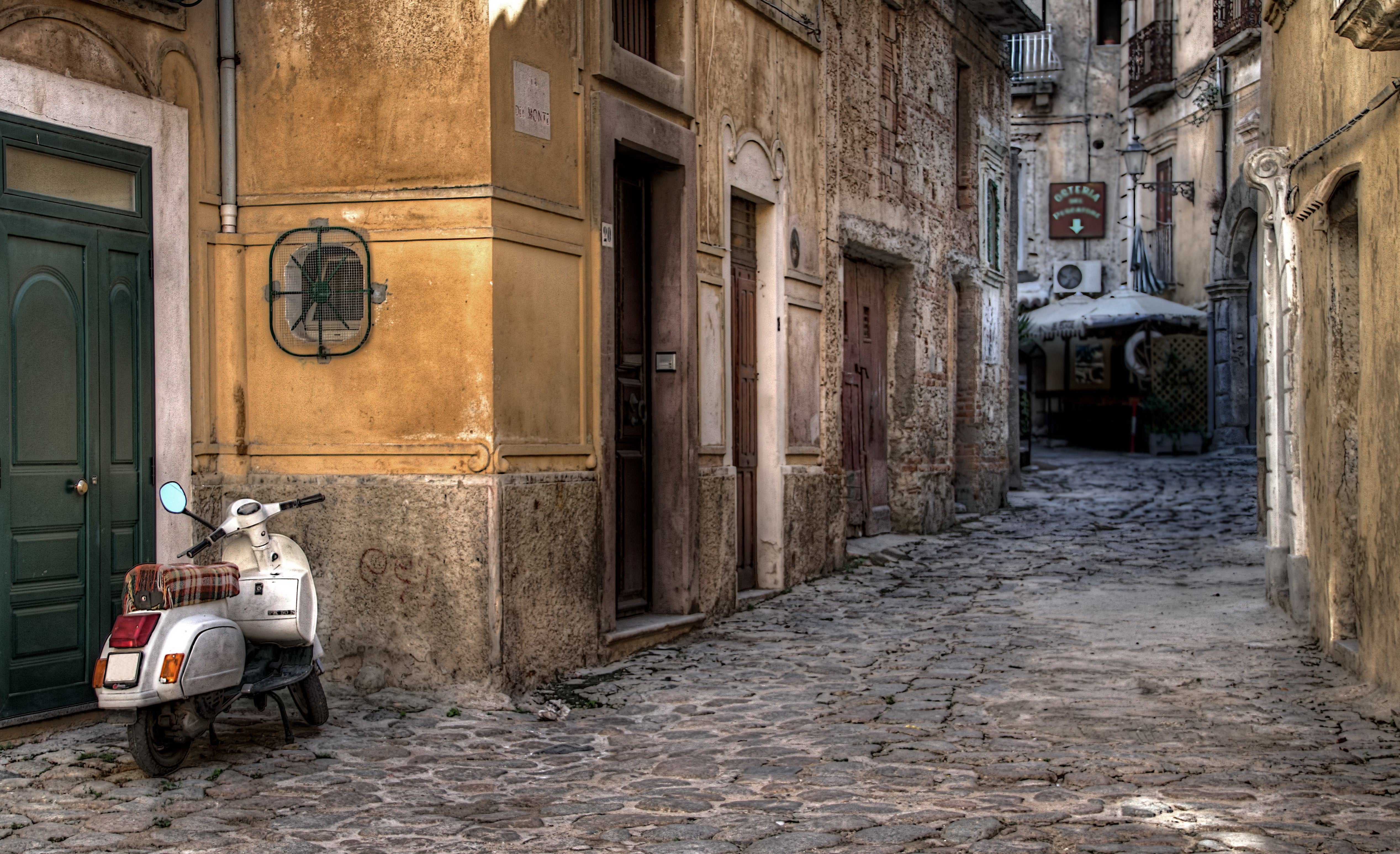 A romantic shot of a picturesque road in Tropea, Italy. (Getty images)
