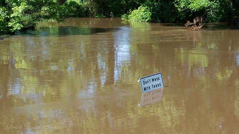 Flooding in Wood County, Texas near the Sabine River on May 27, 2015. (Jeanne Johnson May via Facebook)