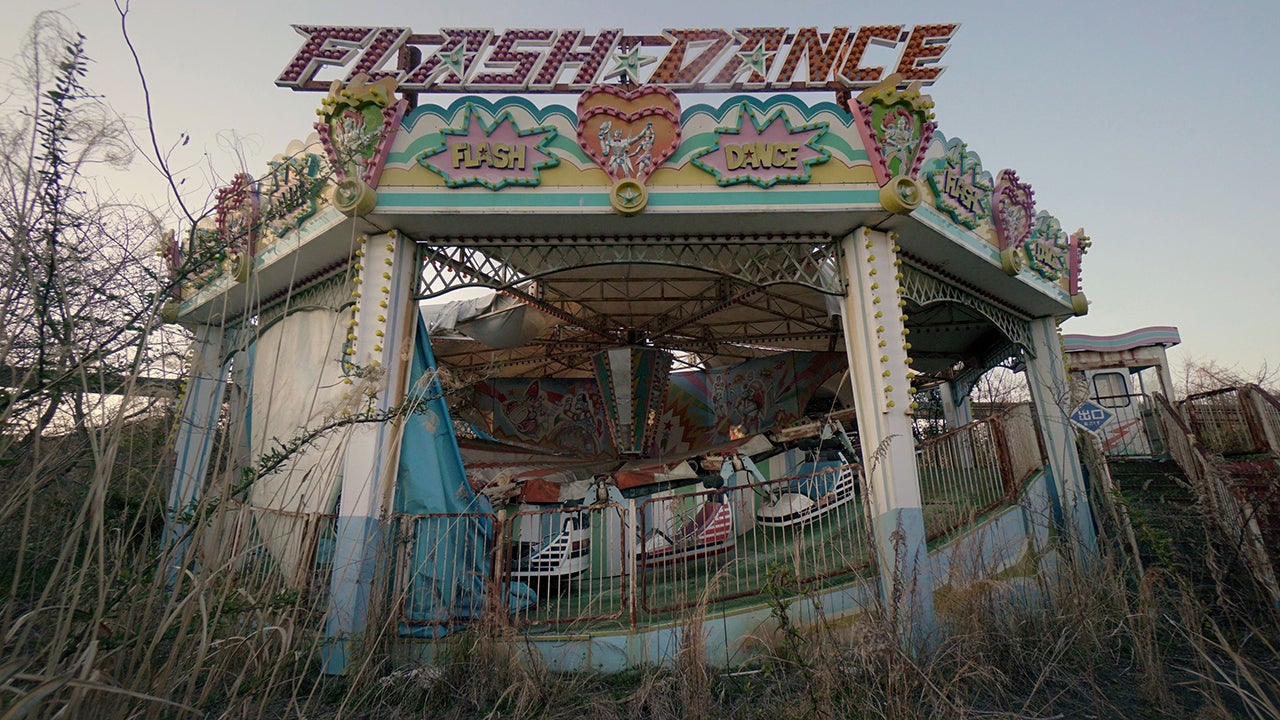 A popular destination for urban explorers, Nara Dreamland has been left to nature's wrath for the last decade. (Victor Habchy)