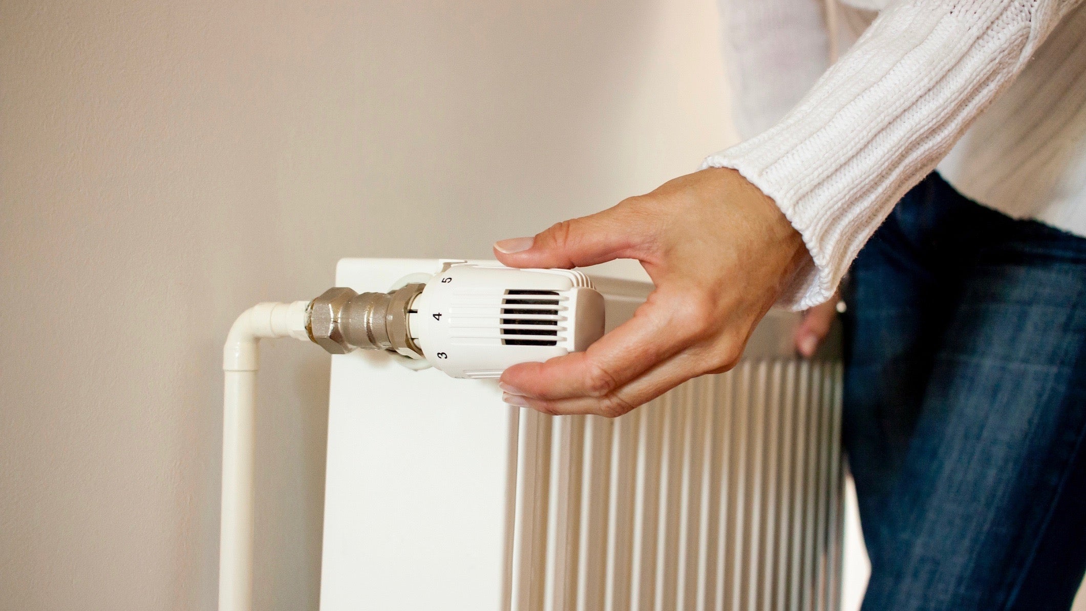 One hand adjust thermostat valve