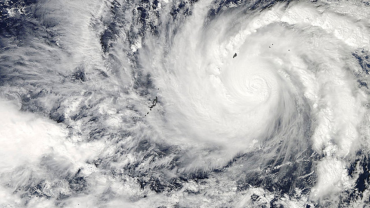 Typhoon Hagupit: 4 Twitter Accounts to Follow As the Storm Rushes Across the Philippines
