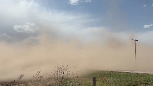 Dust Storm Causes Reduced Visibility In Kansas | Weather.com