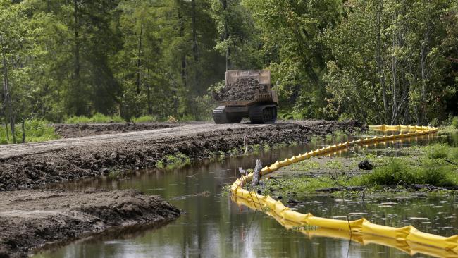 Massive Louisiana Sinkhole In More Trouble | Weather.com