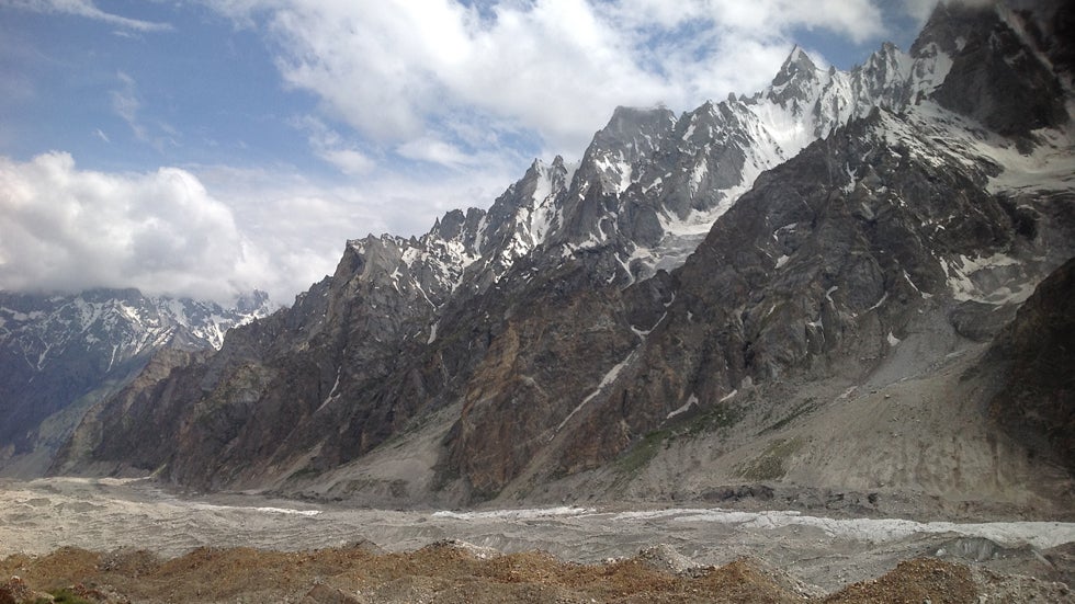 Beautiful Gondogoro Trek in Pakistan Closed