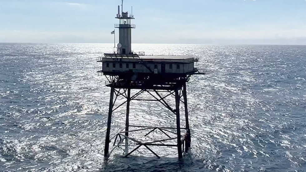 Frying Pan Tower Camera Off the Coast of N.C. Shakes as Hurricane Ian