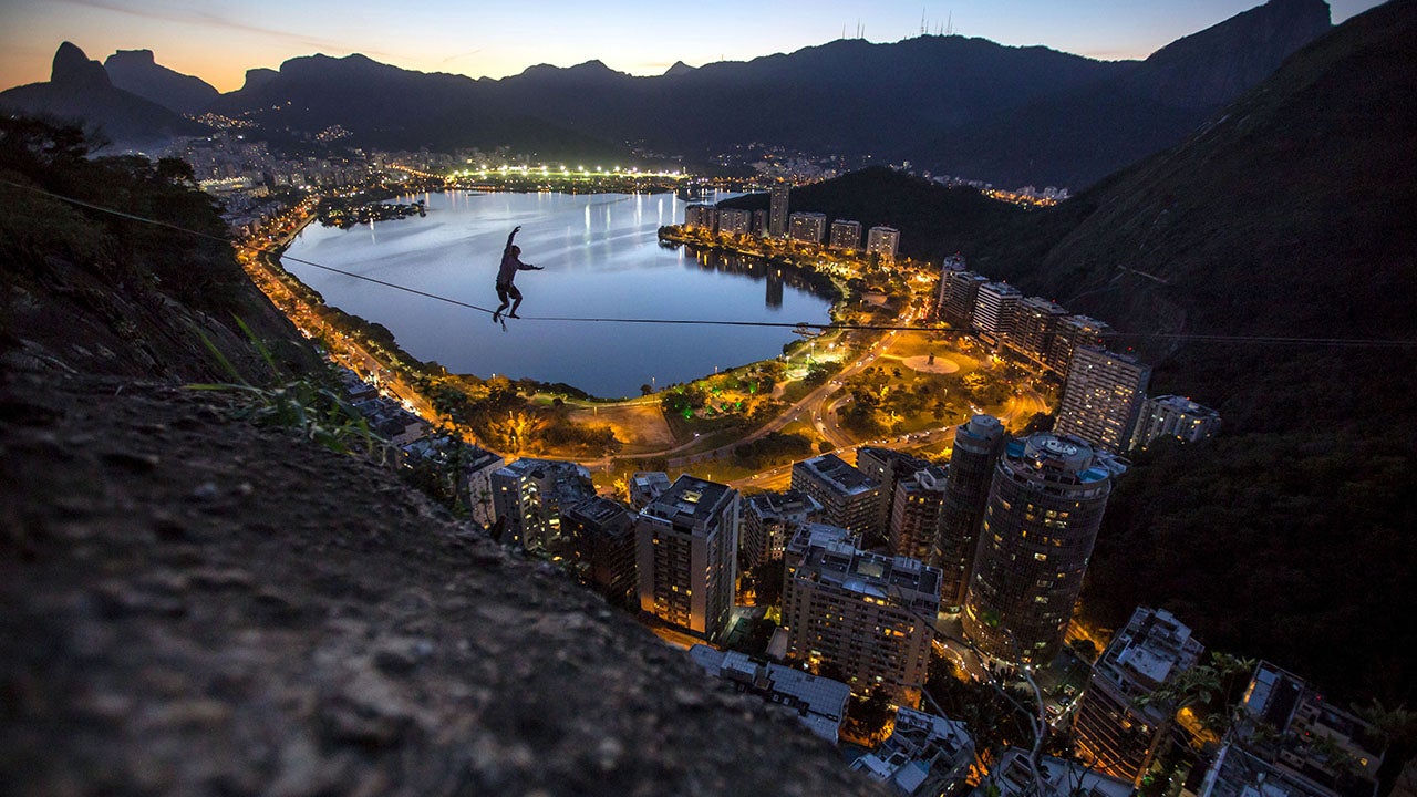 Daredevils Trek Four Hours on Tightrope Above Rio de Janeiro  (PHOTOS)