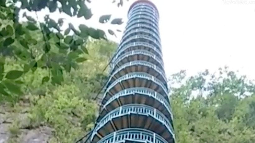 Tourists Must Sign Waiver Before Climbing Terrifying Mountain Staircase in China