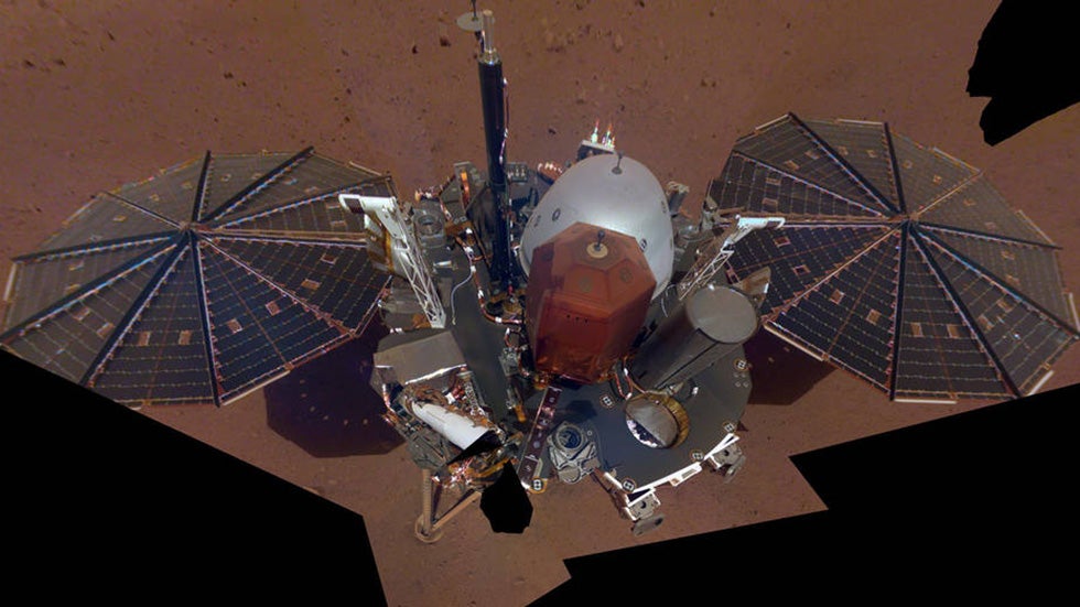 NASA&rsquo;s InSight Lander Takes First Selfie on Mars