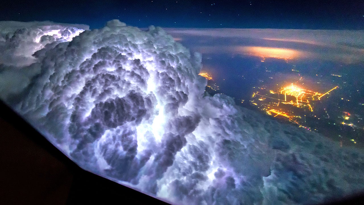 Pilot Captures Stunning Images of Weather from Cockpit (PHOTOS) The