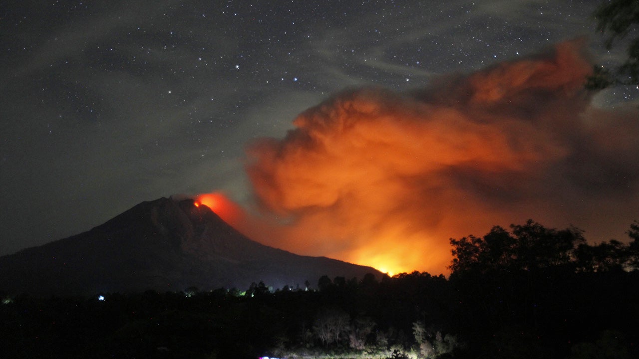 Indonesia's Mount Raung Volcano Erupts, Disrupting Travel for Millions ...