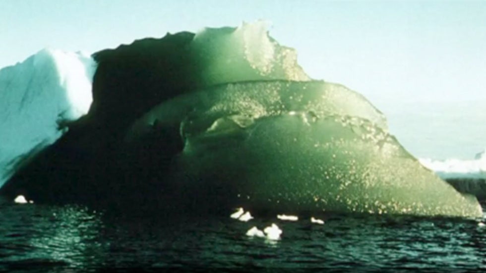 Mystery Surrounding Green Icebergs in Antarctica May Finally Be Solved