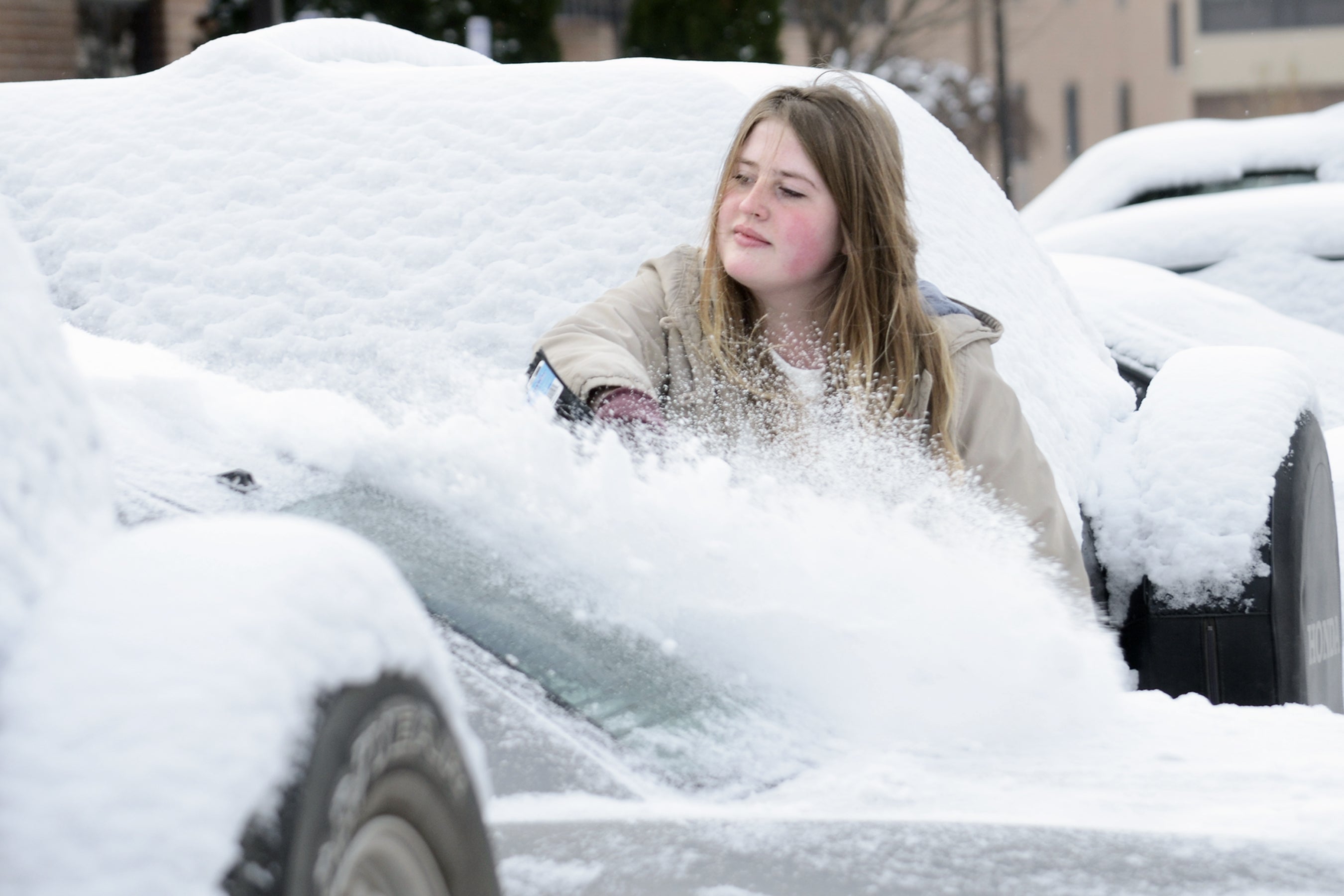 Lake-Effect Snow Pummels Great Lakes States; Four Storm-Related Deaths, Around 140 Vehicles Stranded