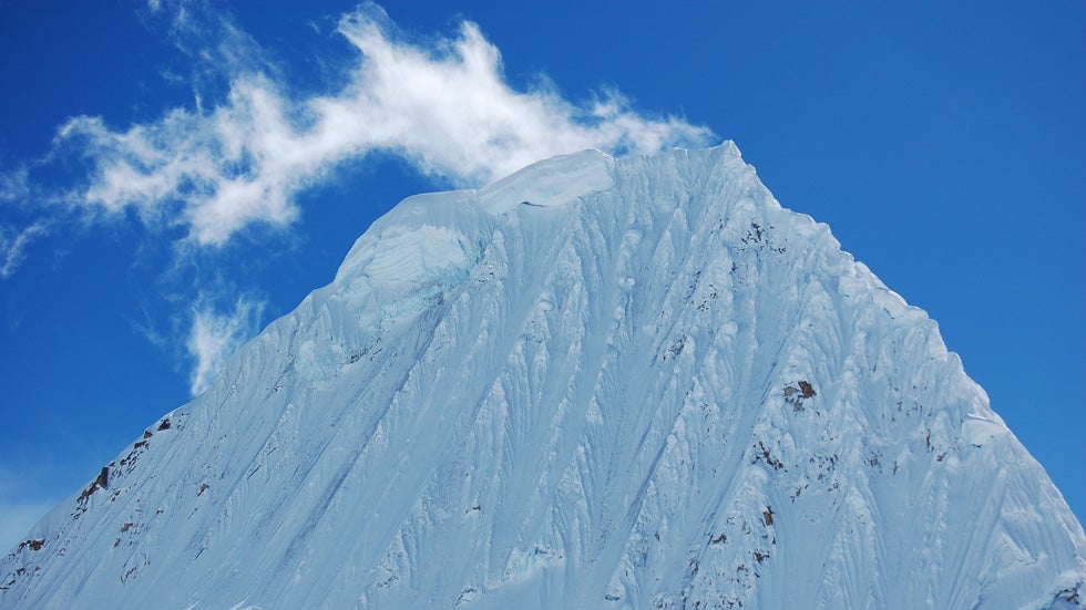 Breathtaking Hiking Trail in Peru (PHOTOS)