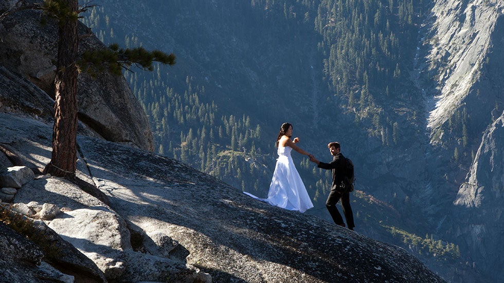 Extreme Wedding Puts Bride 3,000 Feet in the Air (PHOTOS) 