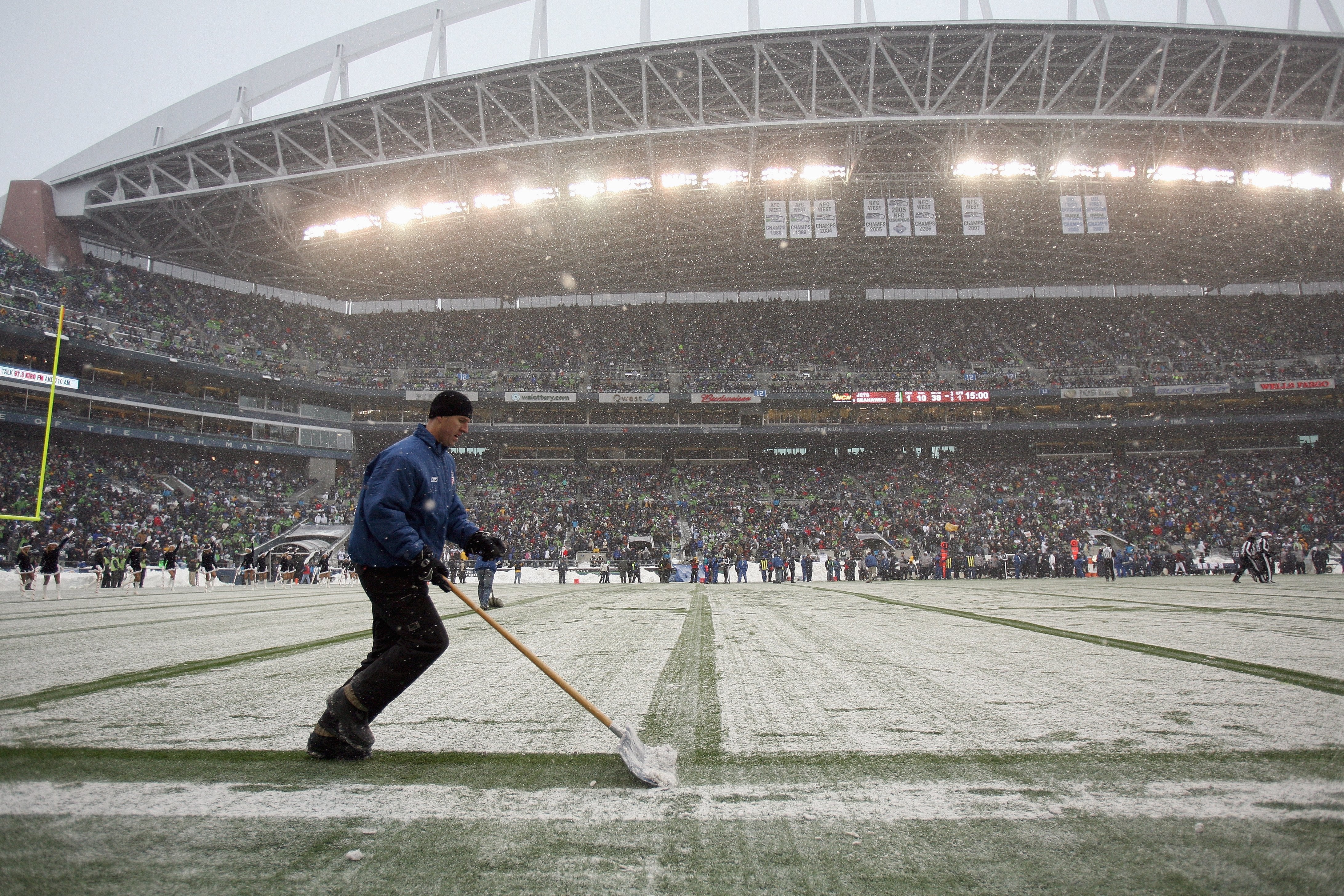 Super Bowl 2014: Farmers' Almanac Predicts Winter Storm for Northeast in Time for Game