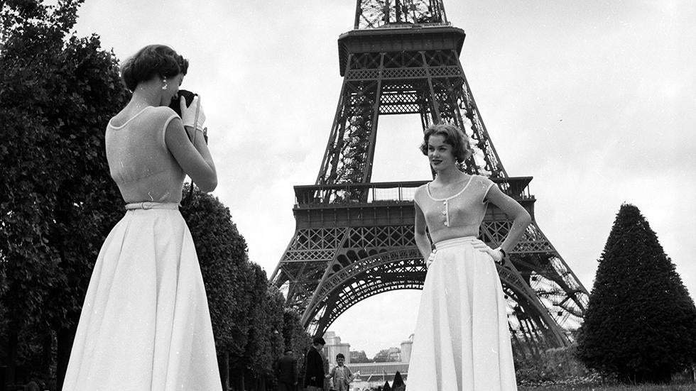 Before the Selfie: Vintage Photos of Tourists Traveling in Style