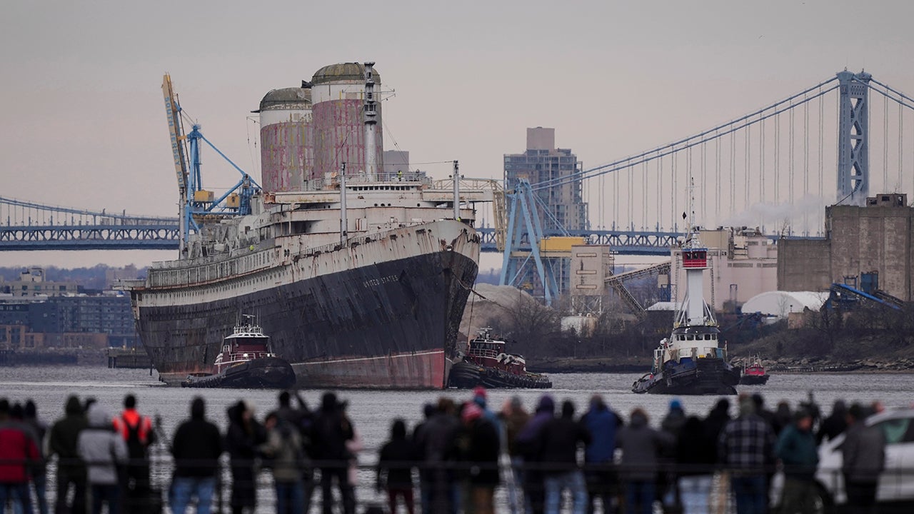 SS United States Arrives In Mobile Bay, Will Become World's Largest Artificial Reef