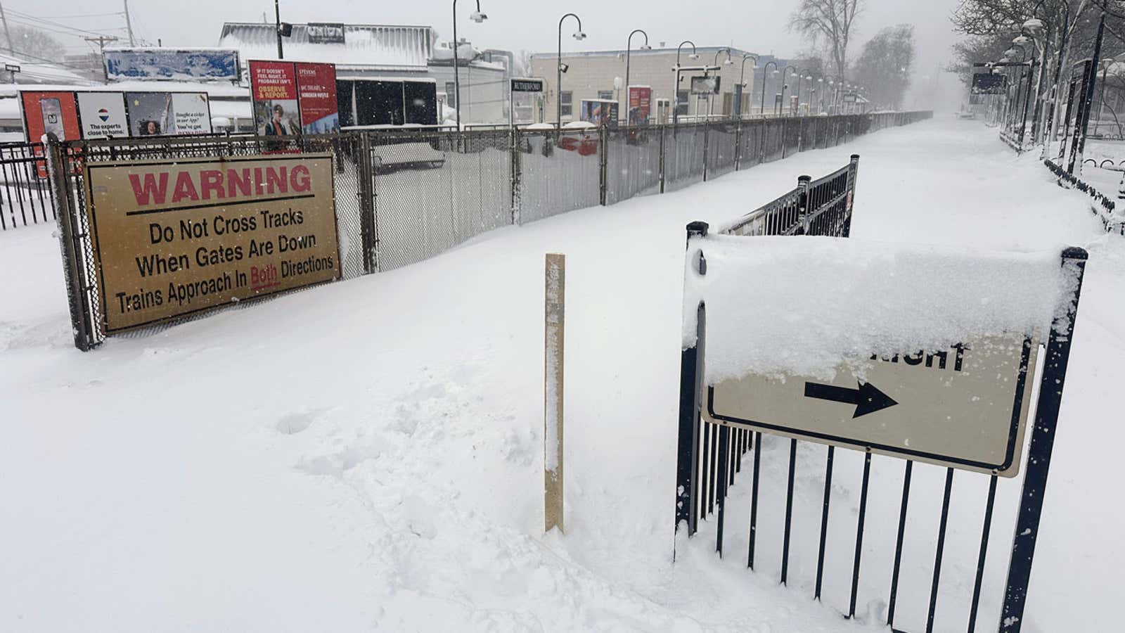 Winter Storm Hernando 'Bombs Out,' Knocks Out Power To 600,000+ In Northeast; 10,000 Flights Canceled | USNN World News AP26054554307703.jpg