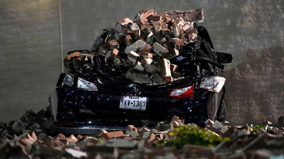 Houston Severe Storm Damages Skyscrapers, Kills Several