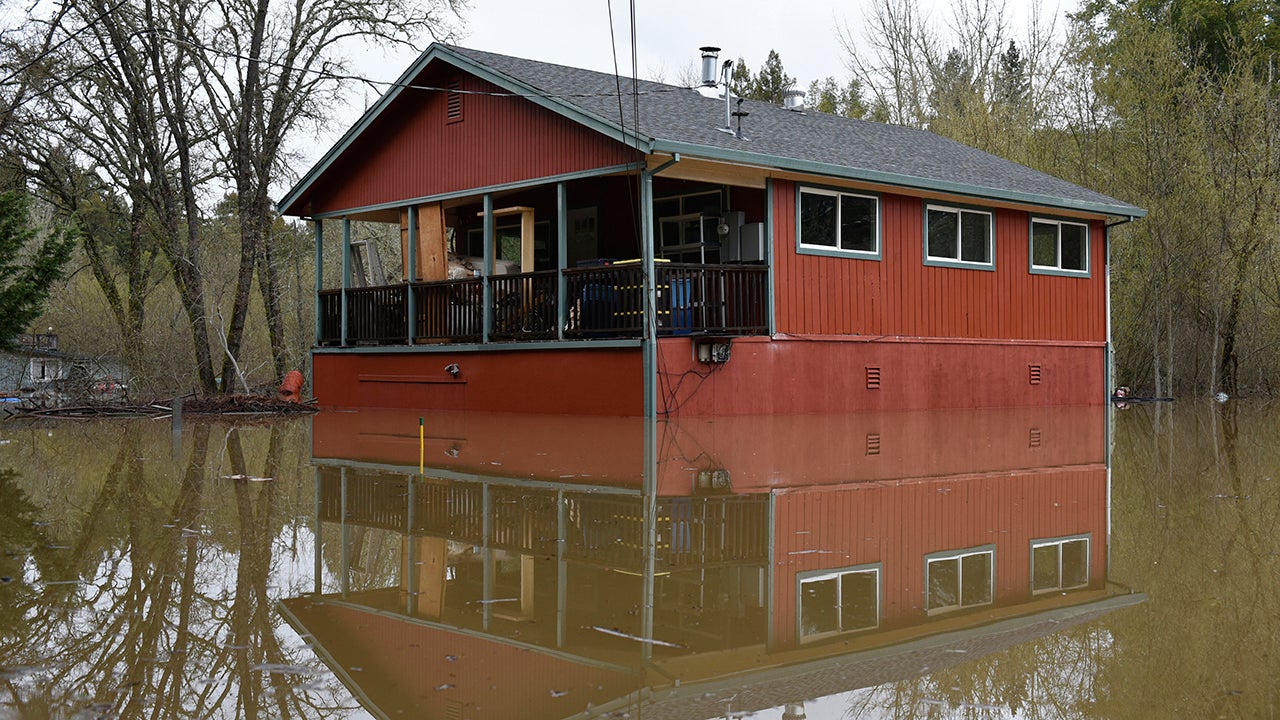 Flooding Damages More than 2,000 Homes and Buildings as River Crests in California (PHOTOS)