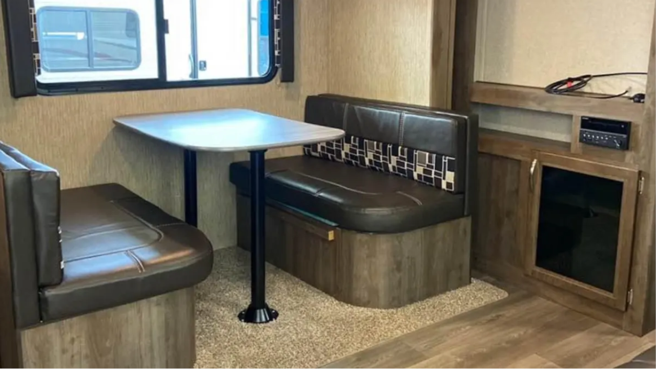 27.0 Coleman Light 2435RK Travel Trailer