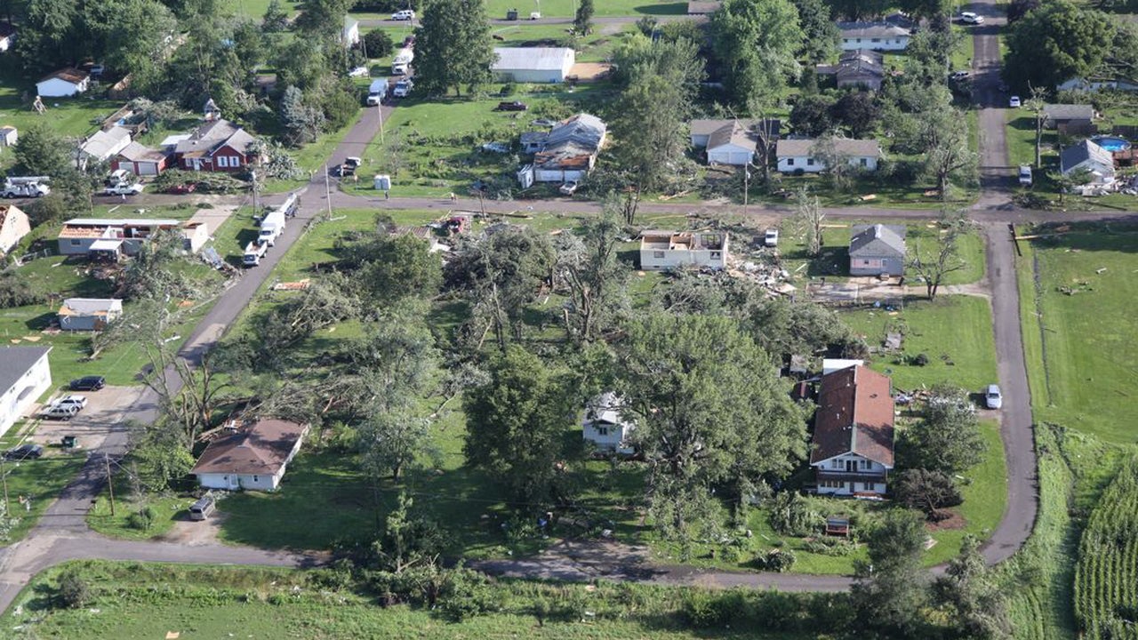 Powerful Tornadoes Smash Into Illinois Towns, Causing Injuries, Severe