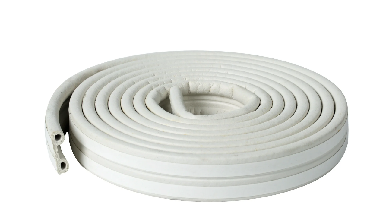 Duck Brand Heavy-Duty Rubber .38" x .25" x 17' Medium Gap Weatherstrip Seal