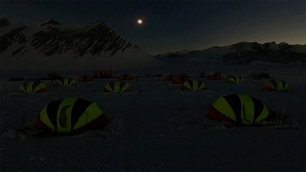 Here&rsquo;s What Total Solar Eclipse Looked Like in Antarctica