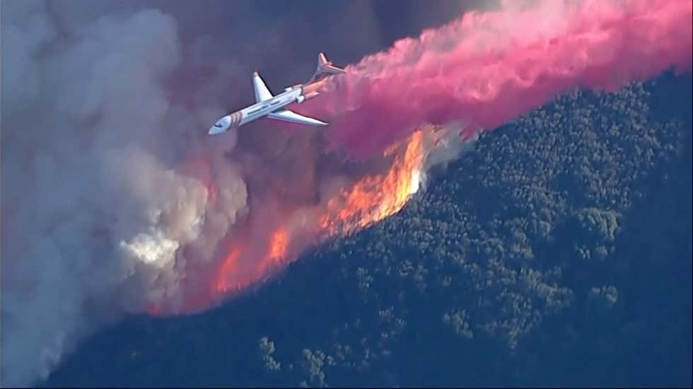 20 000 People Evacuate Malibu Coast On Fire Videos From The Weather 20-000-people-evacuate-malibu-coast-on-fire-videos-from-the-weather