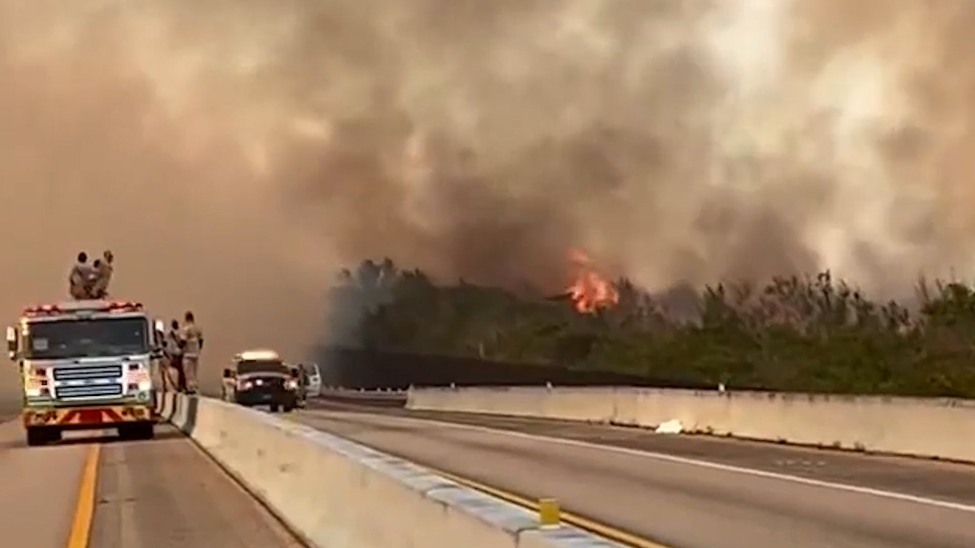Wildfire Snarls Florida Keys Traffic - FL Hwy Wildfire 1 
