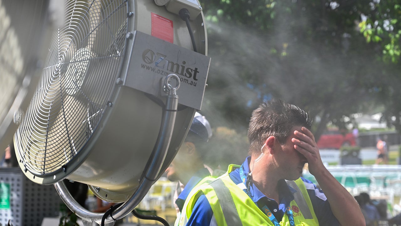 Temperatures in Australia Reach 121 Degrees in Extreme Heatwave (PHOTOS
