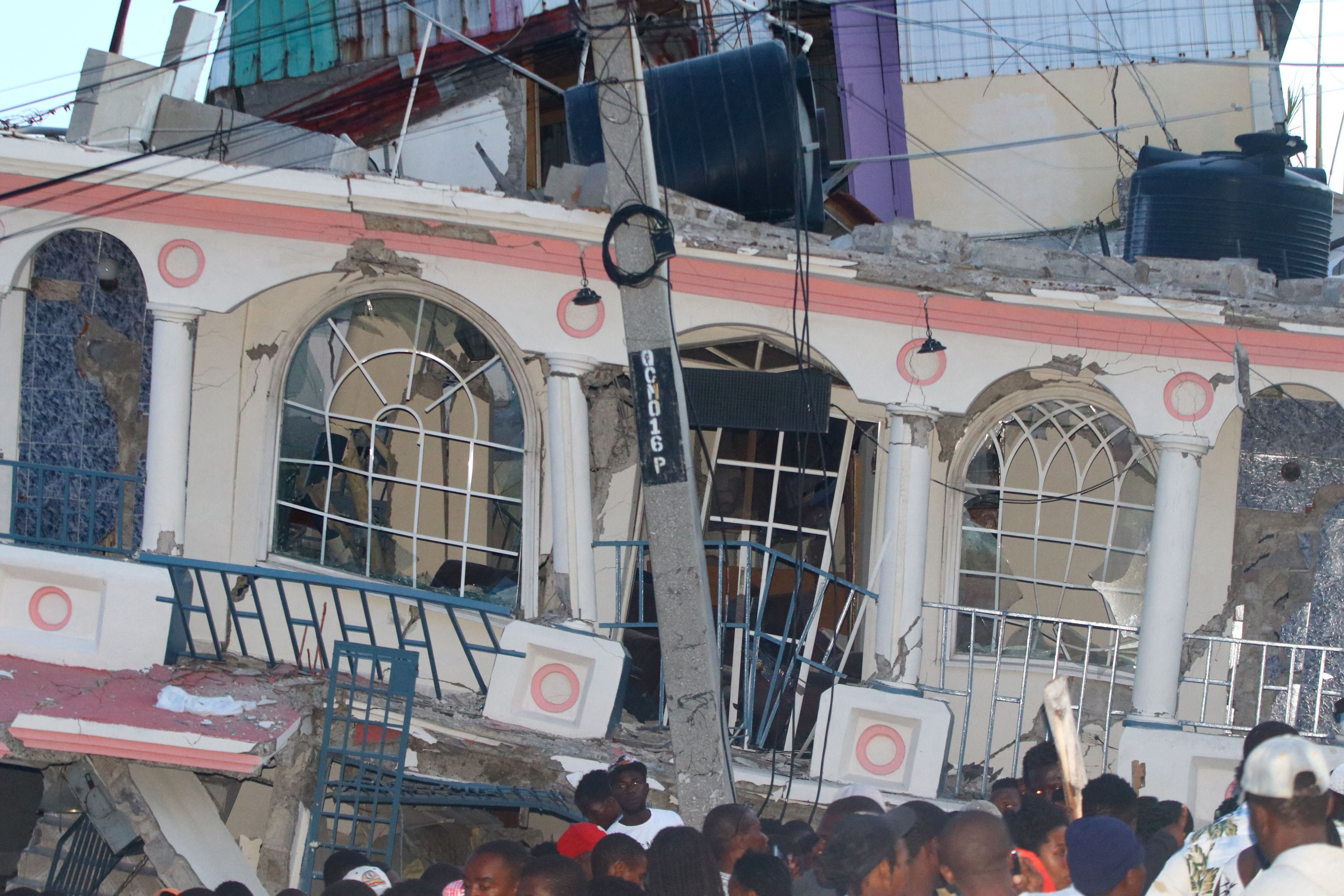 Haiti Earthquake Kills Hundreds (PHOTOS)