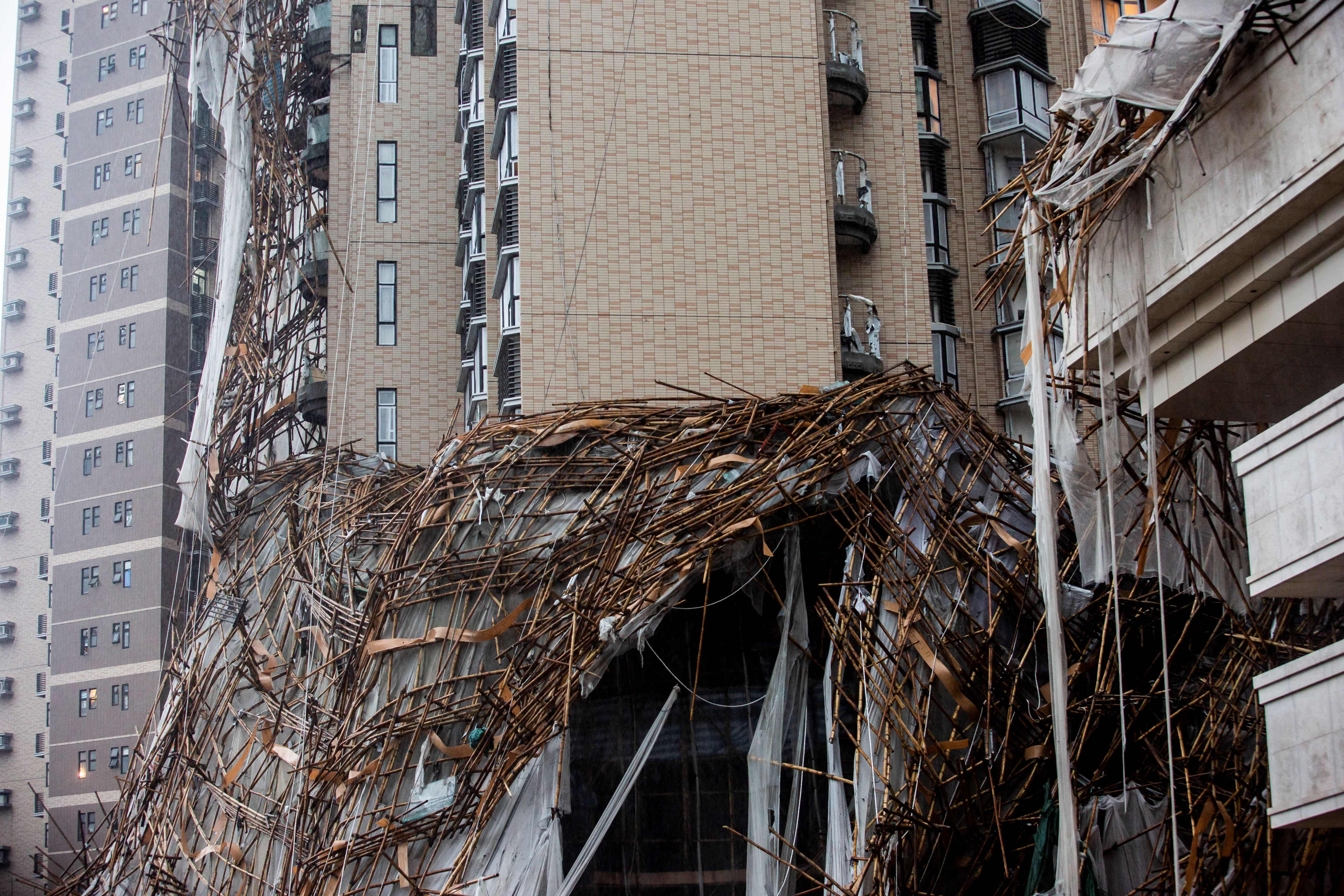 Storm Collapses Scaffolding in Hong Kong, Killing 1 (PHOTOS)