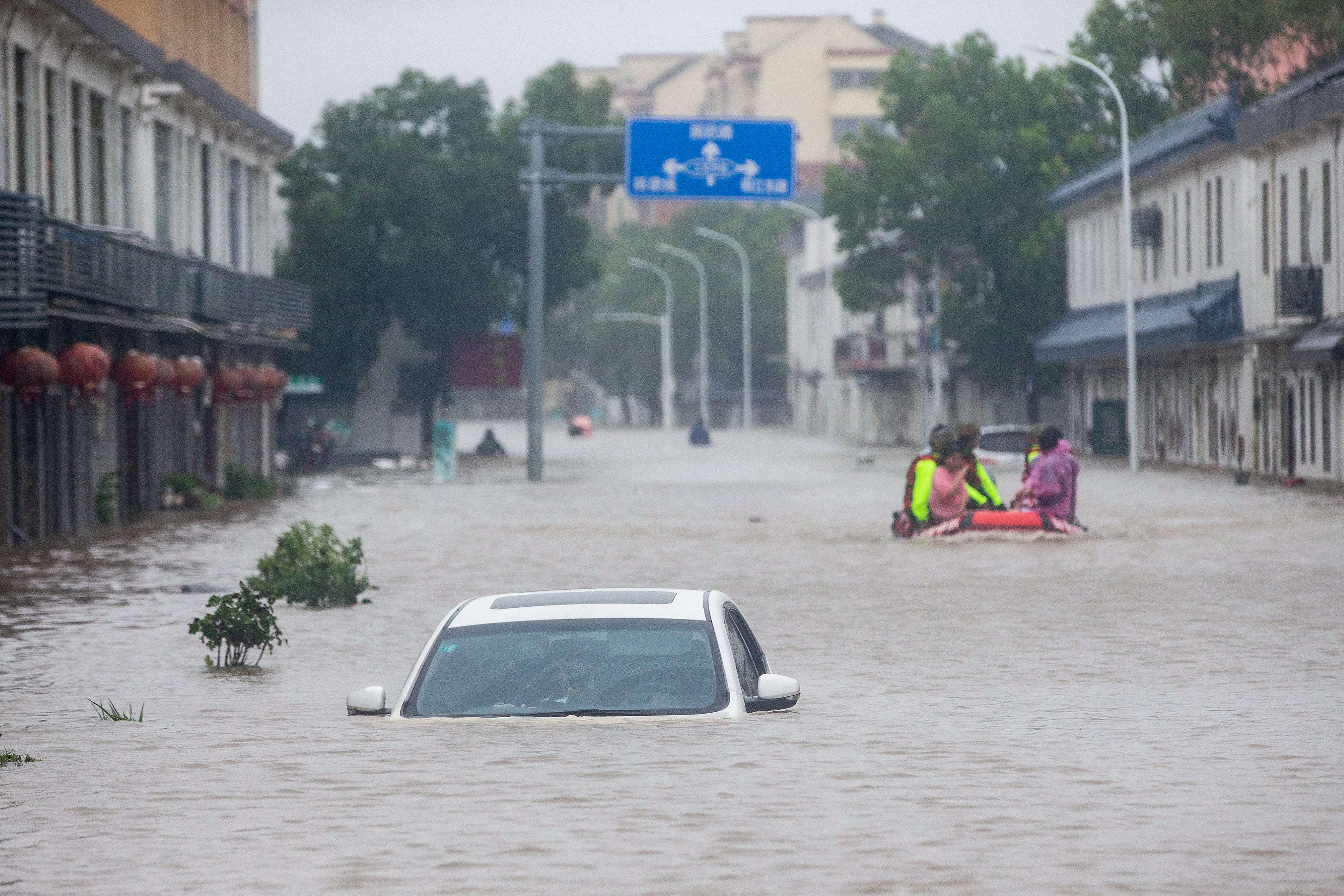Typhoon In-Fa Hits Shanghai (PHOTOS)