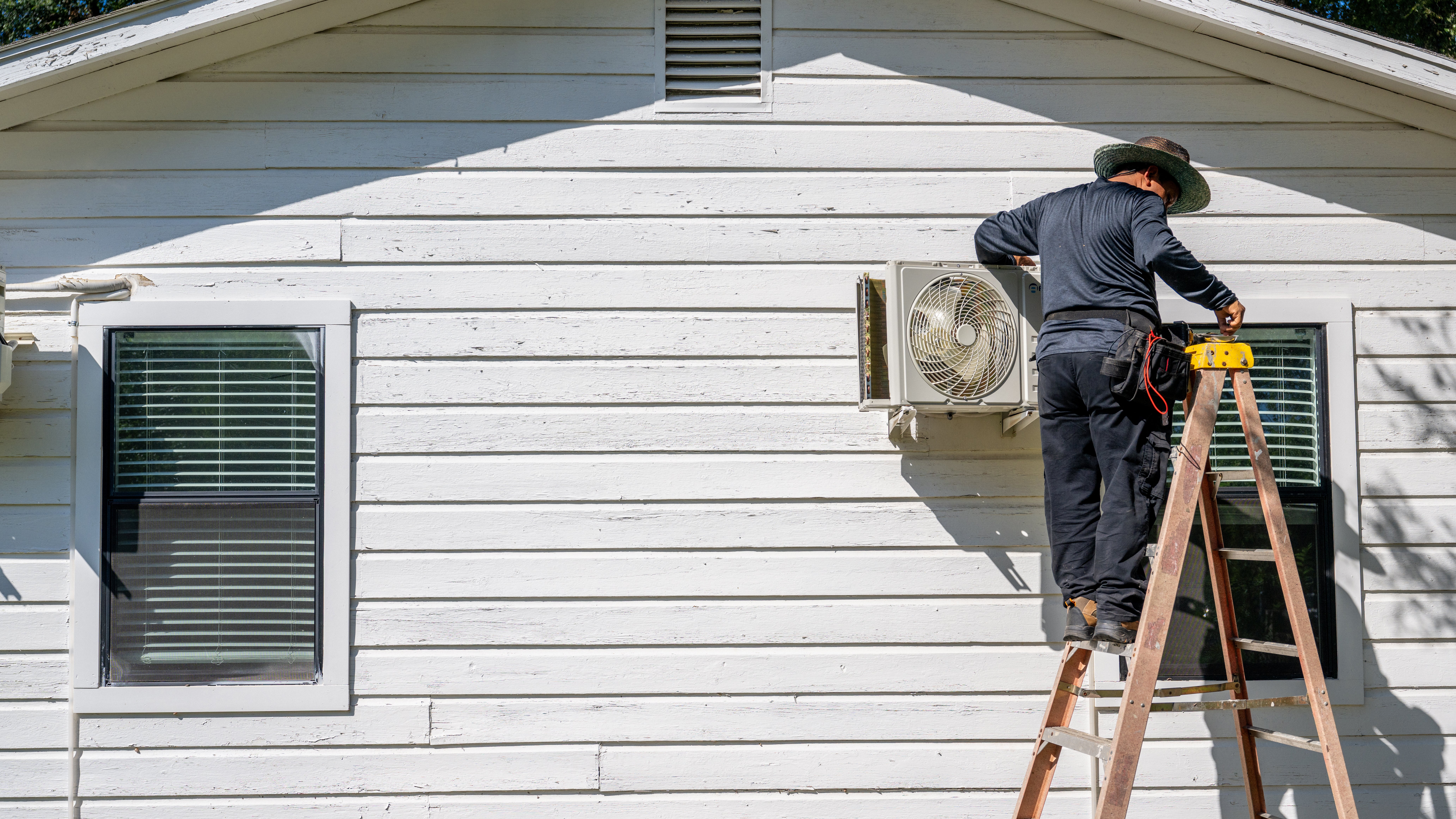 As Temperatures Soar, One In Six US Families Can't Pay Their Utility Bill