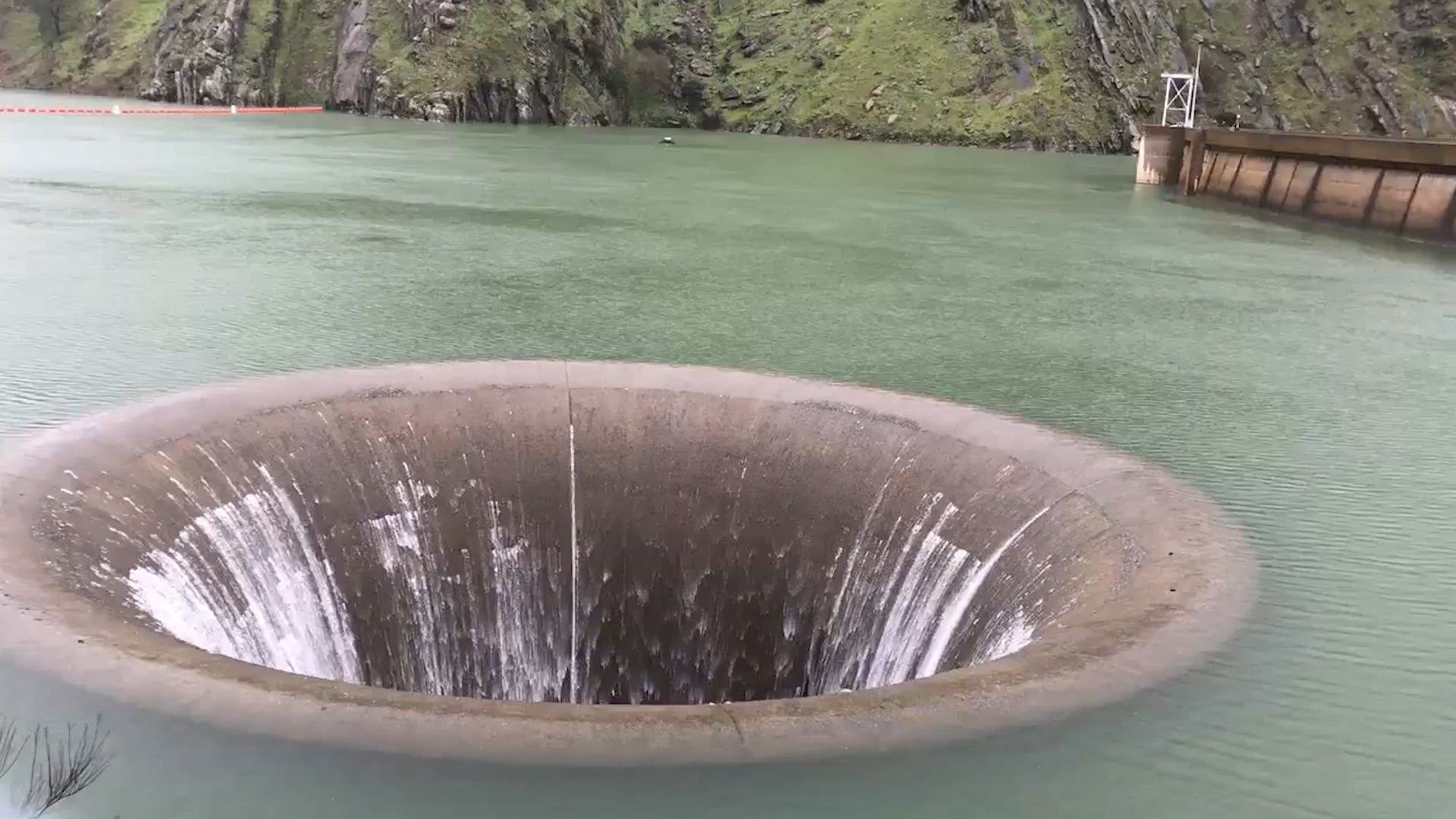 ‘glory Hole At Californias Lake Berryessa Spills Over For First Time 