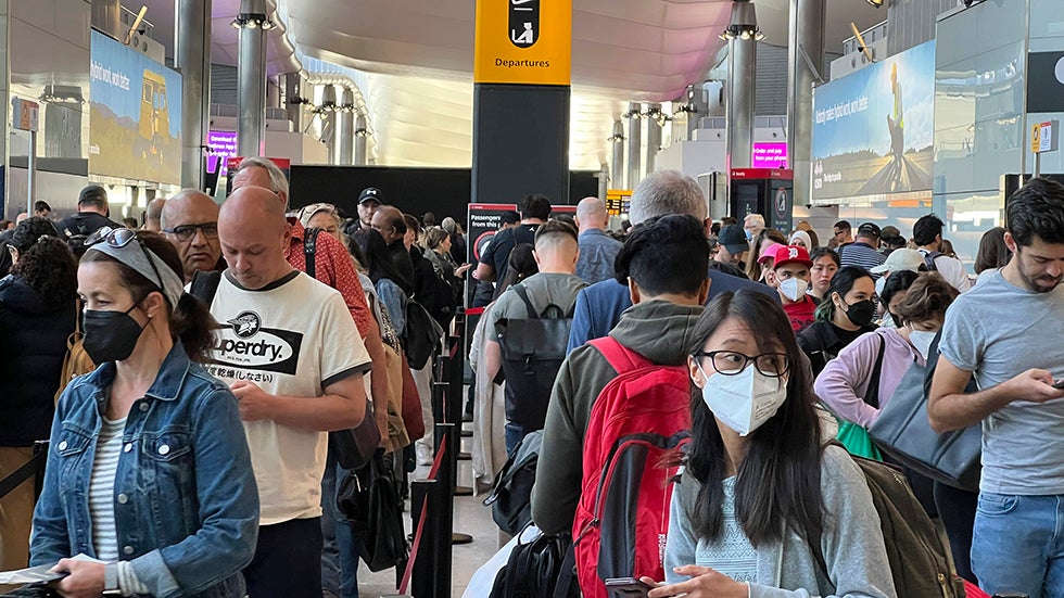 London&rsquo;s Heathrow Airport Caps Flights in Response to Travel Chaos